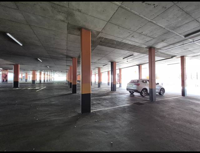 2,222M² RETAIL TO LET IN CRAIGHALL PARK